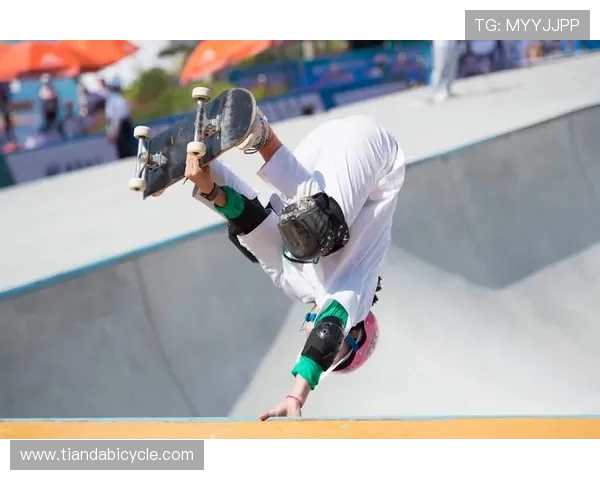 滑板精英赛特别报道:西安街舞队勇闯赛场展现逆袭风采 滑板精英赛特别报道:西安街舞队勇闯赛场展现逆袭风采