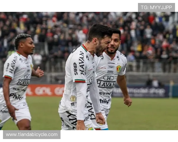 巴伊亚与沙佩的激烈对决：谁能在这场较量中笑到最后