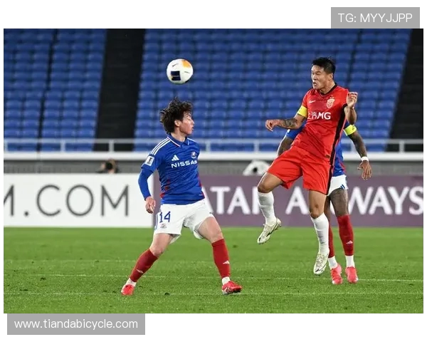 水手队与喷气机队的激烈对决展现了美式足球的魅力与激情